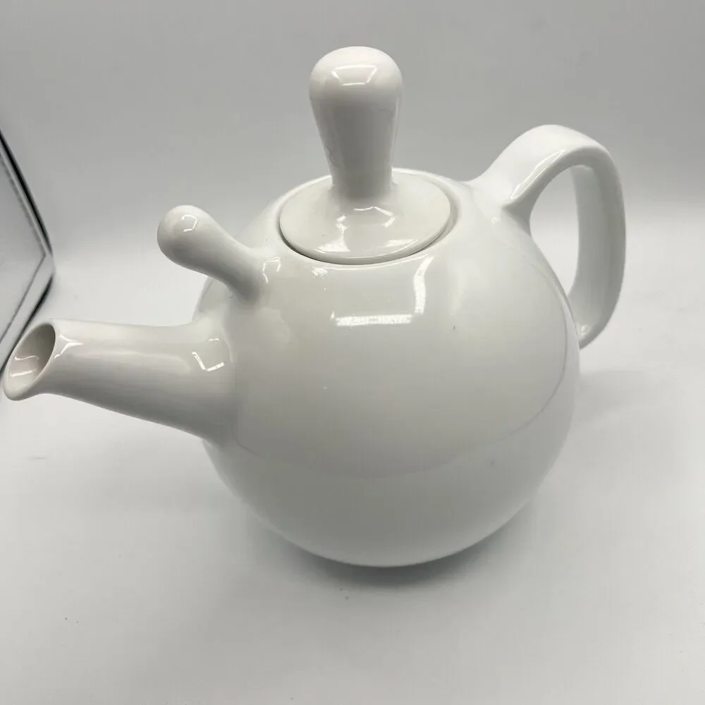 Crate & Barrel Segaform 6 Cup Glazed White Teapot with Lid